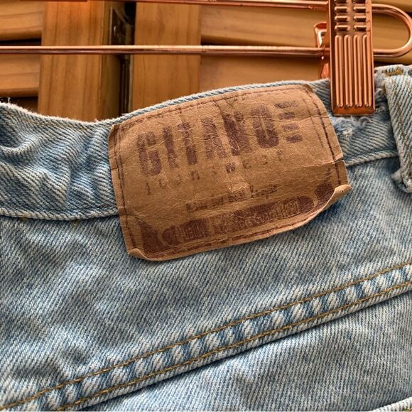 Vintage High Waisted Distressed Denim Shorts size 28 - Picture 4 of 6